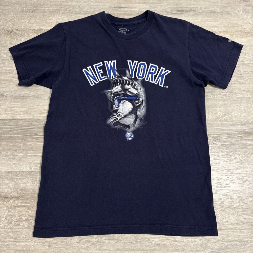 New York Yankees Shirt Oakley Men's Blue Medium Statue Of Liberty MLB Tee
